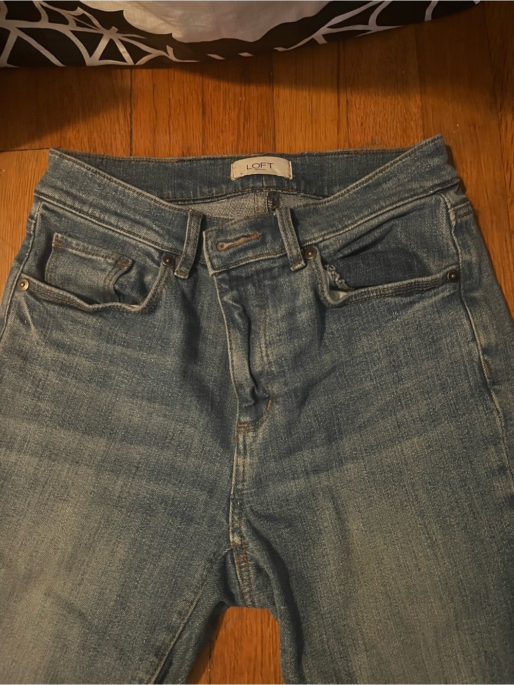 LOFT Women’s Light Blue Slim Straight Jeans Size 2